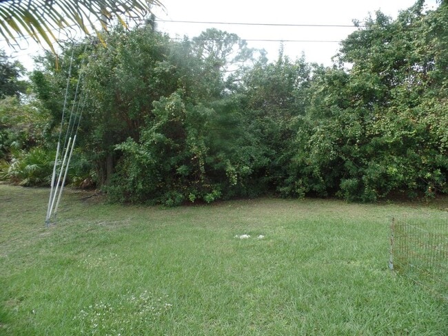4210 SW Utterback St in Port St. Lucie, FL - Building Photo - Building Photo