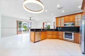 2340 NW 186th Ave in Pembroke Pines, FL - Building Photo - Building Photo