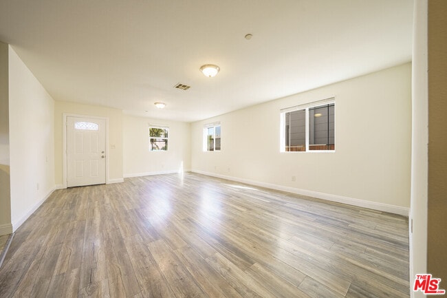 154 E 84th Pl in Los Angeles, CA - Building Photo - Building Photo