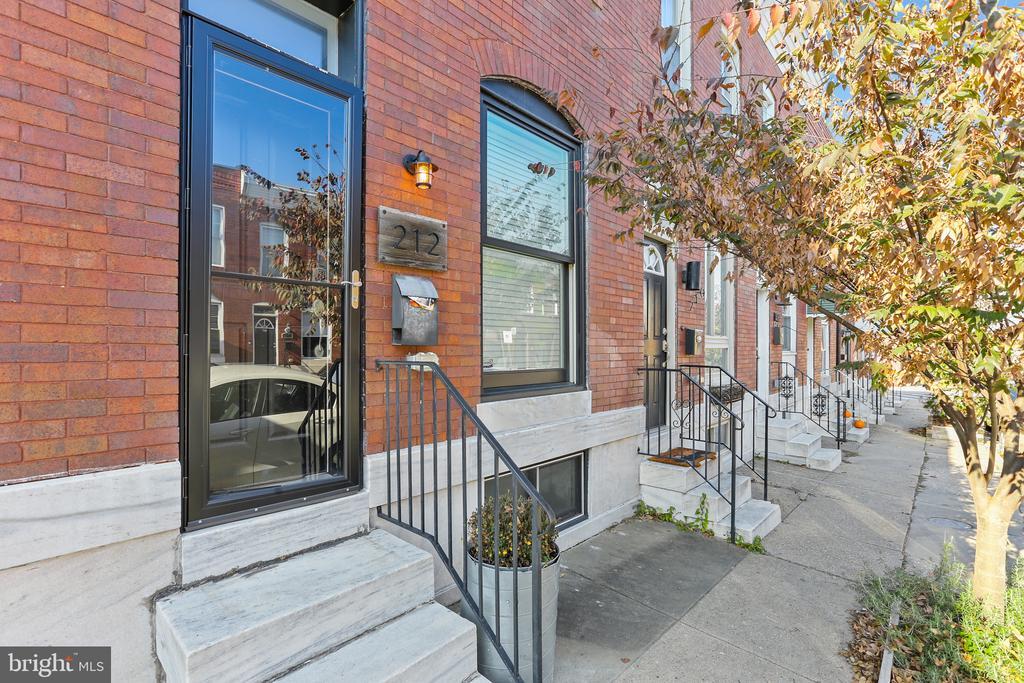212 S Robinson St in Baltimore, MD - Building Photo