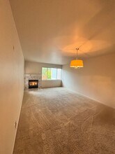 6685 W Burnside Rd in Portland, OR - Foto de edificio - Building Photo
