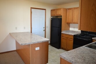 1121 Union Rd in Oregon, WI - Foto de edificio - Building Photo