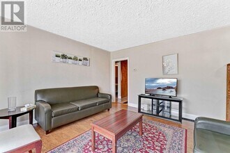 984 Miss Ottawa St in Ottawa, ON - Building Photo - Building Photo