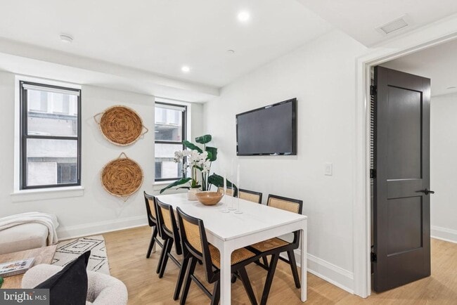 135 S 19th St in Philadelphia, PA - Building Photo - Building Photo