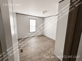 136 Oak Leaf in College Station, TX - Building Photo