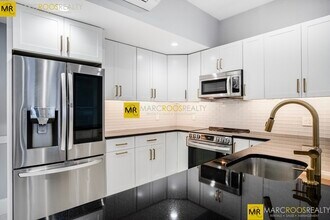 290 Beacon St, Unit 3 in Boston, MA - Building Photo - Building Photo