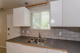 2270 S 700 E in Salt Lake City, UT - Building Photo - Building Photo