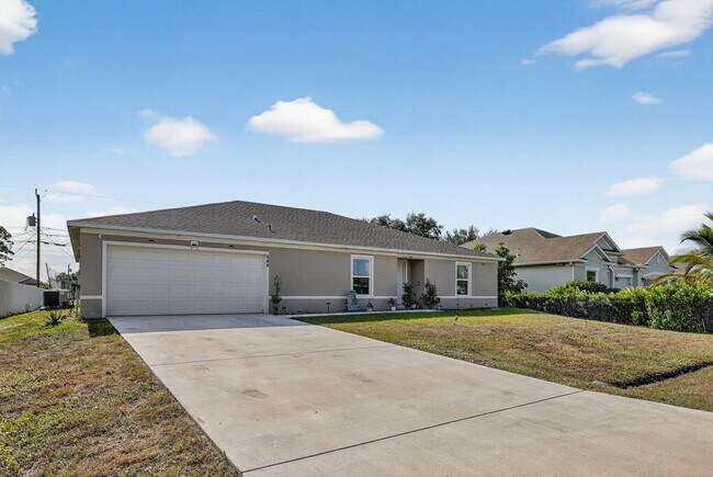 644 SW Hoffenberg Ave in Port St. Lucie, FL - Building Photo - Building Photo