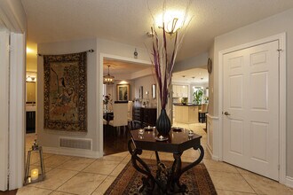 2074 Brays Ln in Oakville, ON - Building Photo - Building Photo