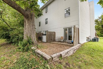 1407 Paris Rd in Columbia, MO - Foto de edificio - Building Photo