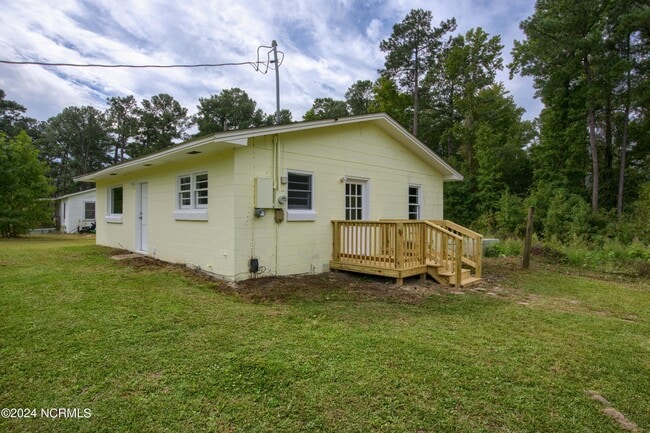 705 Riggs Rd in Hubert, NC - Building Photo - Building Photo