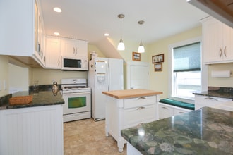7 Lyons St in Hampton, NH - Building Photo - Building Photo