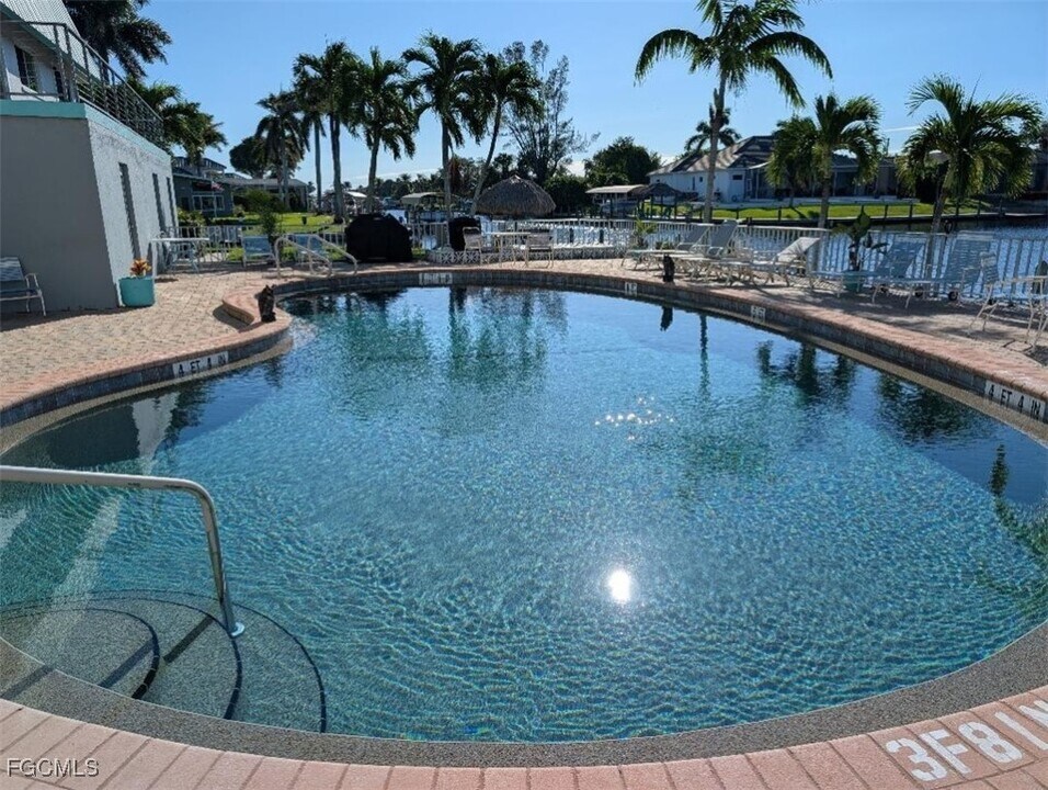 4940 Vincennes St in Cape Coral, FL - Building Photo
