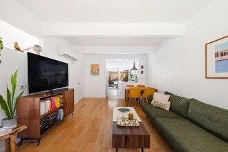 4040 Grand View Blvd, Unit 22 in Los Angeles, CA - Foto de edificio - Building Photo