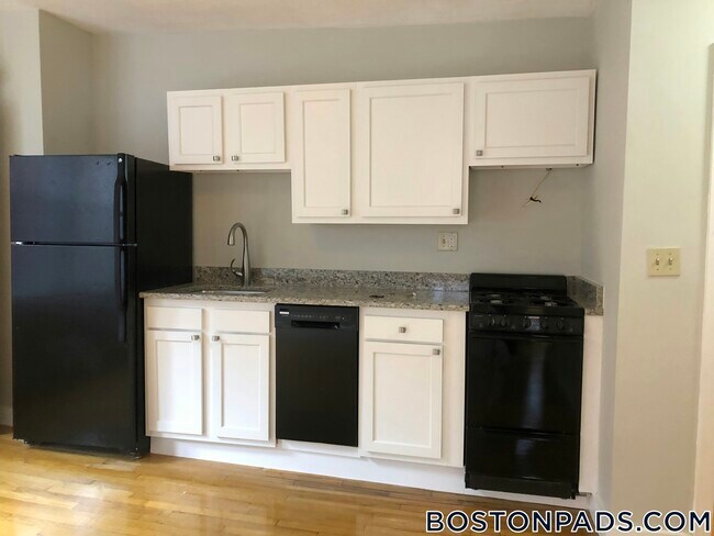 145 Endicott St, Unit 7 in Boston, MA - Foto de edificio - Building Photo