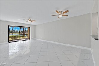 12661 Kelly Sands Way in Ft. Myers, FL - Foto de edificio - Building Photo