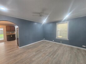 1905 Oleander in La Marque, TX - Building Photo