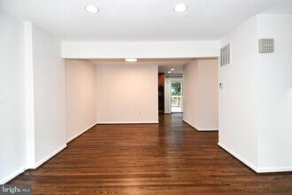 5175 King Charles Way in Bethesda, MD - Building Photo - Building Photo