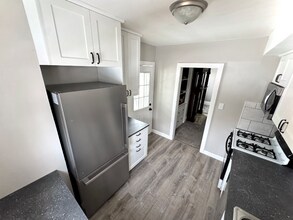 214 S Birmingham Ave, Unit 2 in Pittsburgh, PA - Building Photo - Building Photo