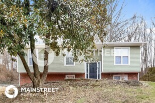 9104 Royal Oak Dr in Louisville, KY - Building Photo