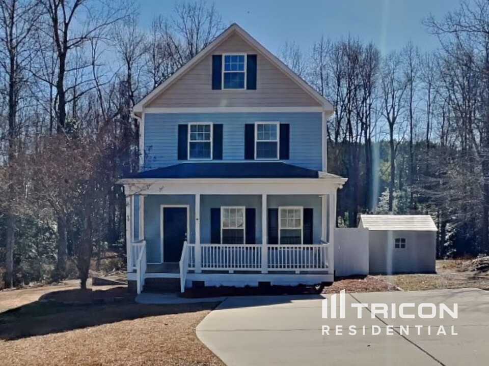 99 Banks St in Smithfield, NC - Foto de edificio