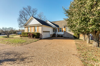 1057 Meandering Way in Franklin, TN - Building Photo - Building Photo