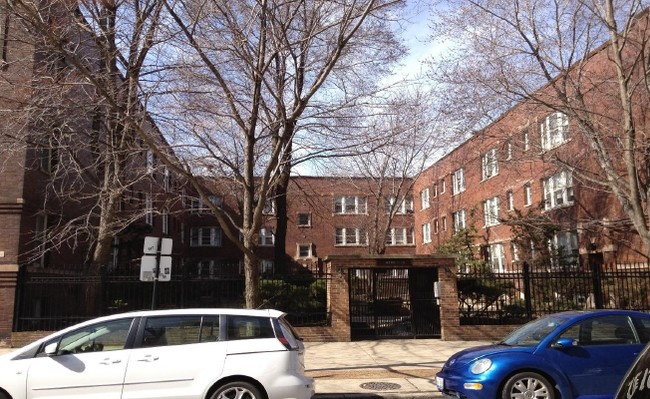 Racine Apartments in Chicago, IL - Building Photo - Building Photo