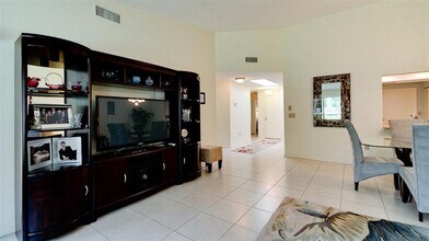 7893 Timberwood Cir in Sarasota, FL - Building Photo - Building Photo