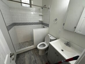 73 Park Dr, Unit 8 in Boston, MA - Foto de edificio - Building Photo