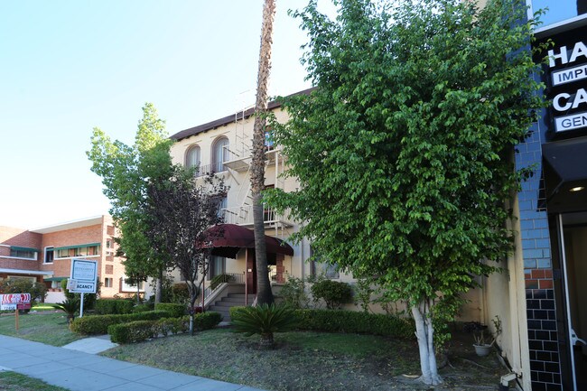Jewel Apartments in Glendale, CA - Foto de edificio - Building Photo