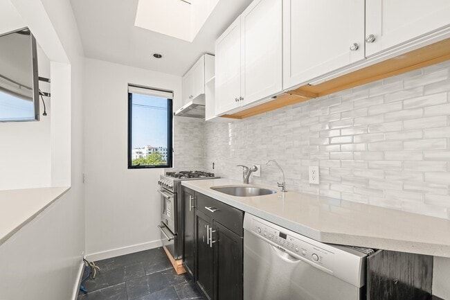 1225 1/2 S Longwood Ave in Los Angeles, CA - Building Photo - Building Photo