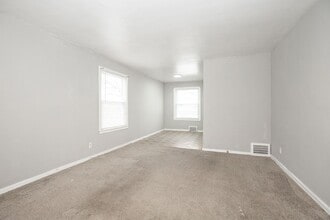 25551 Tungsten Rd in Euclid, OH - Building Photo - Building Photo