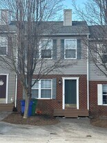 1085 Oak Tree Blvd NW in Christiansburg, VA - Building Photo