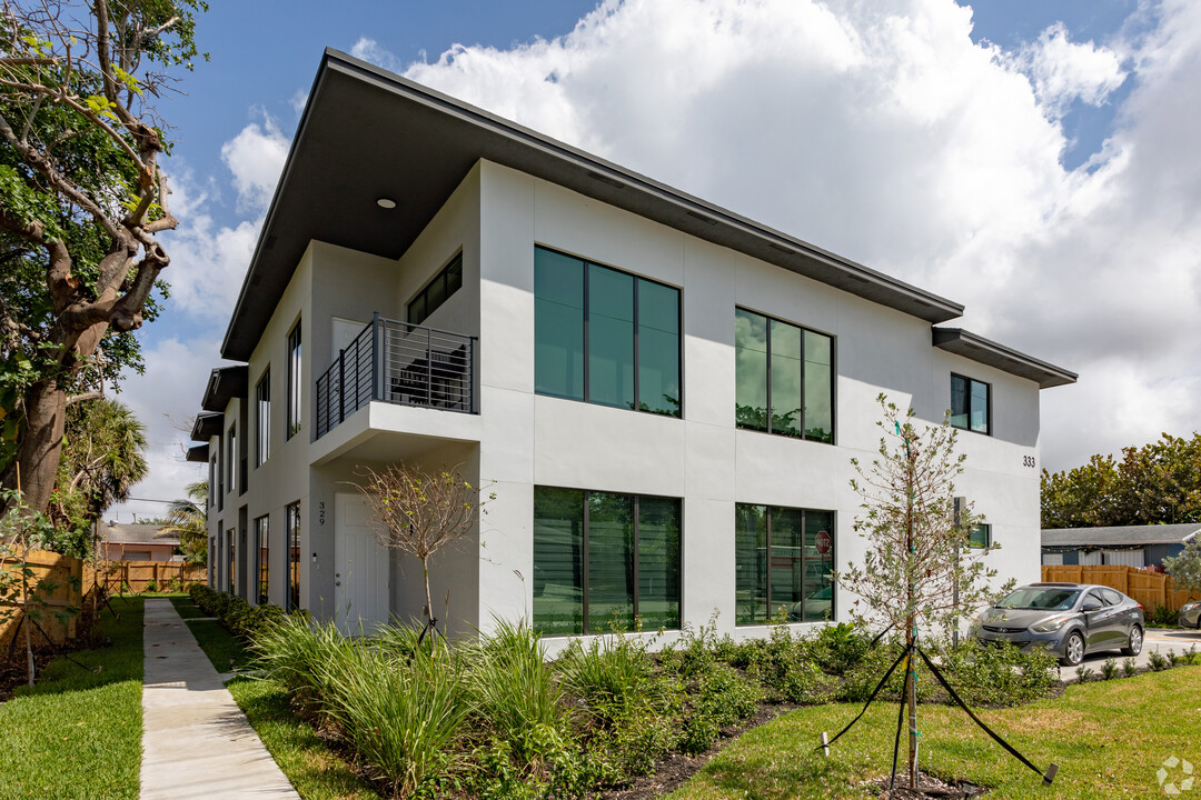 333 NW 41st St in Oakland Park, FL - Foto de edificio