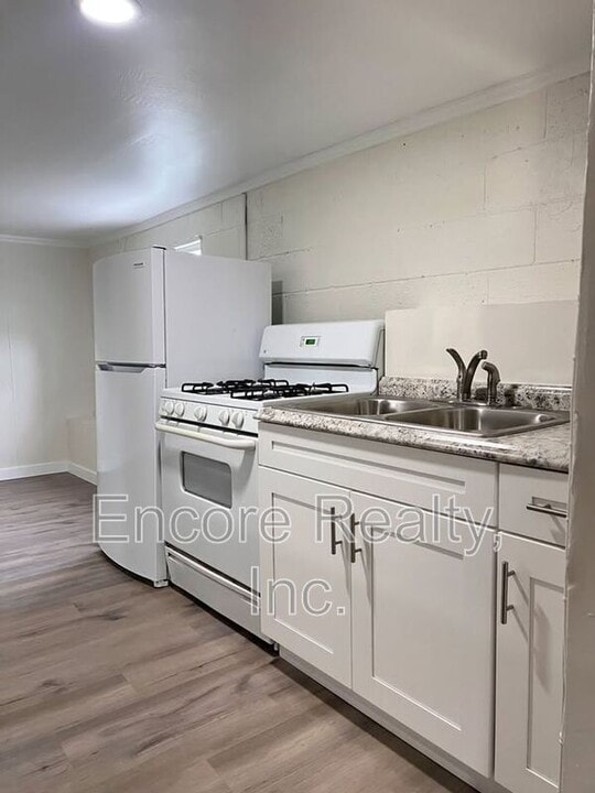 2780.5 Vista Way in National City, CA - Building Photo