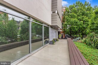 1024 W St NW in Washington, DC - Building Photo - Building Photo