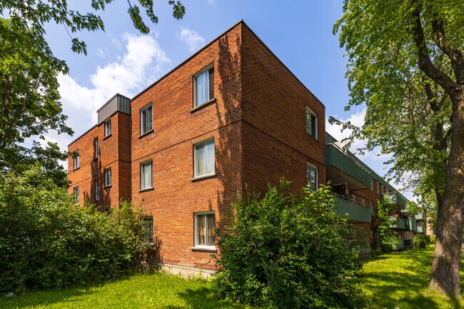 6055 Villeneuve Rue in Montreal Nord, QC - Building Photo - Building Photo