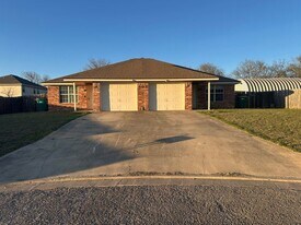 402 Topeka Ct in Nolanville, TX - Building Photo
