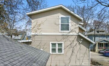 904 Zeeland Ct NE in Grand Rapids, MI - Foto de edificio - Building Photo
