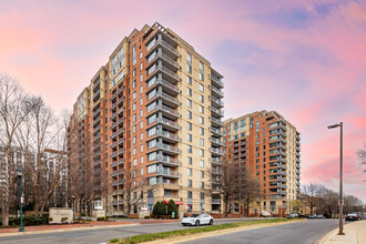 The Gallery at White Flint in Rockville, MD - Foto de edificio - Primary Photo