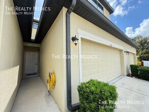 2365 Seven Oaks Dr in St. Cloud, FL - Foto de edificio - Building Photo