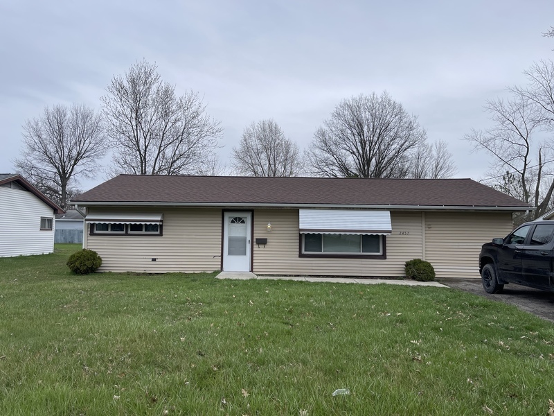 2457 Bainbridge Ave in Youngstown, OH - Building Photo