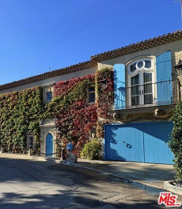 7398 Pyramid Pl in Los Angeles, CA - Building Photo