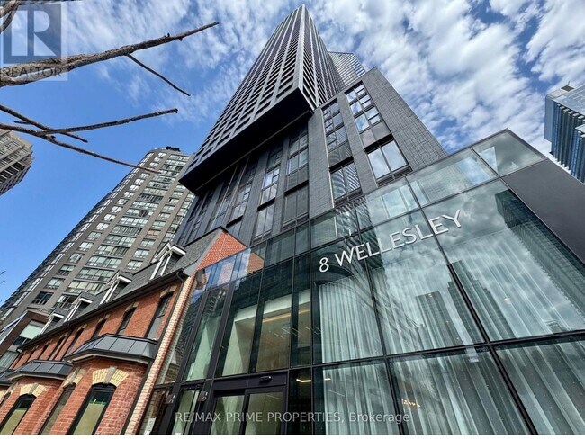 8 Wellesley St W in Toronto, ON - Building Photo - Building Photo