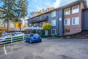 Whisperwood Apartments in Seattle, WA - Building Photo