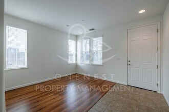 813 Courtyards Loop in Lincoln, CA - Building Photo - Building Photo