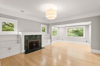 2793 SW Roswell Ave in Portland, OR - Building Photo - Building Photo