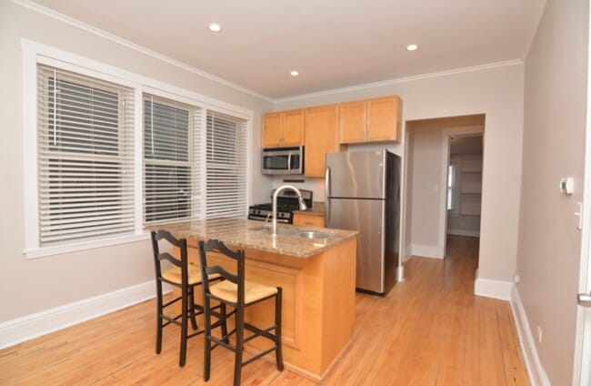 2528 W Charleston St, Unit 1 in Chicago, IL - Building Photo - Building Photo