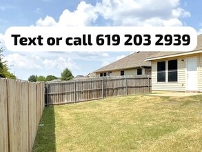 700 Wrigley Dr in Burleson, TX - Foto de edificio - Building Photo
