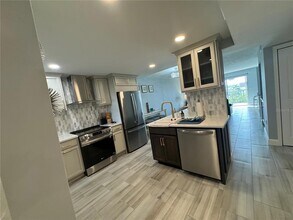 5537 Sea Forest Dr in New Port Richey, FL - Building Photo - Building Photo